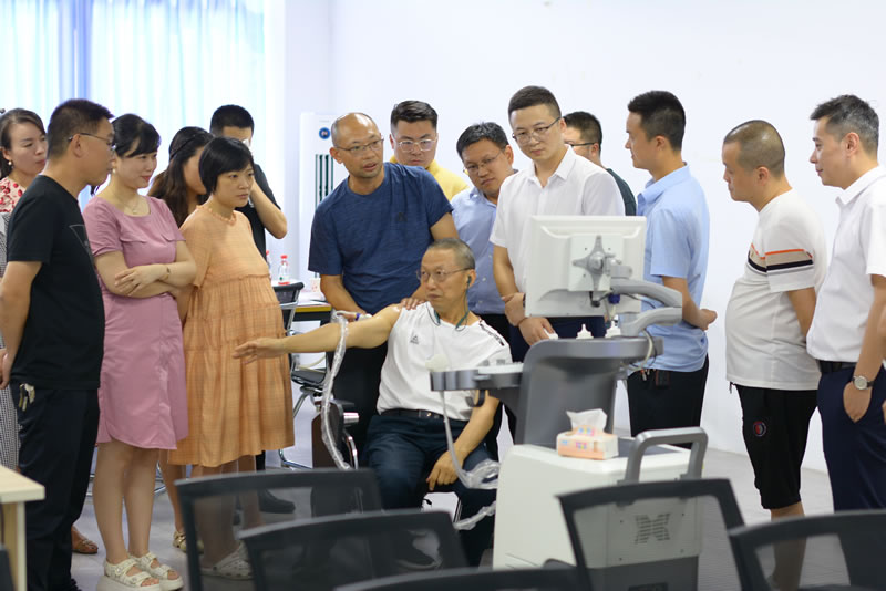 綿陽(yáng)市、江油市醫(yī)療領(lǐng)航者蒞臨我司，共繪健康未來(lái)新篇章！3.jpg
