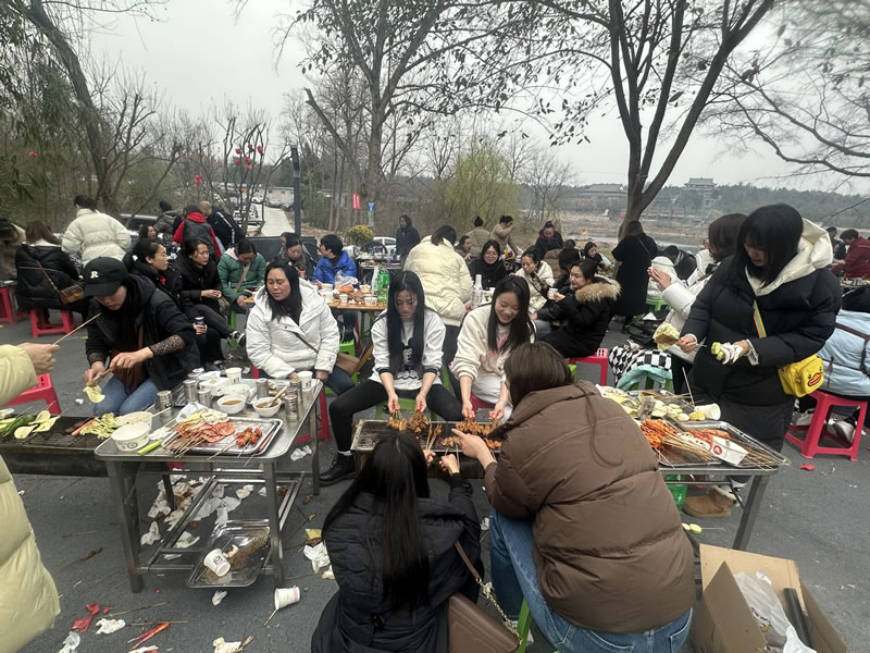 綿陽市先鋒醫療器械有限公司—— 慶祝“3.8婦女節”，共赴燒烤盛宴，致敬巾幗風采1.jpg